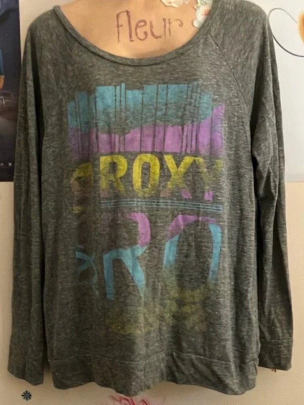 Roxy Gray Long Sleeved Graphic T Shirt Size Medium